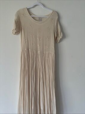 Vintage Ellen Ashleigh Embroidered Cream Pleated Maxi Dress PS